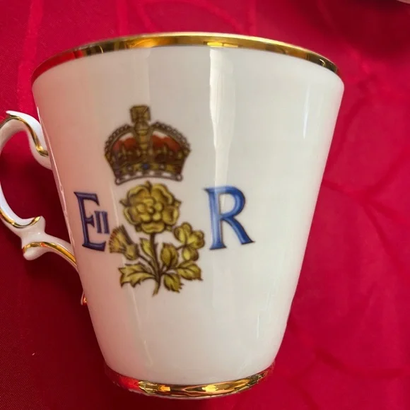 White and Gold Royal Accents Decor Set - Picture 6 of 7